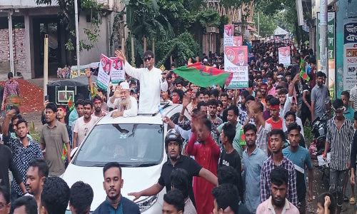 চলমান সহিংসতা, ভাংচুর ও চাঁদাবাজি বন্ধের দাবিতে নাঙ্গলকোটে যুবদলের বিক্ষোভ