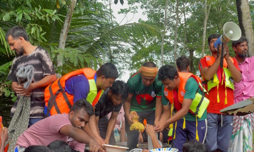 নাঙ্গলকোটে বন্যার্তদের মাঝে খাবার ও ঔষধ সামগ্রী বিতরণ ঢাবি ছাত্রদলের