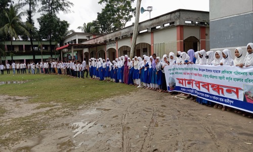 ঢালুয়ায় শিক্ষকের উপর হামলার প্রতিবাদে মানববন্ধন ও বিক্ষোভ