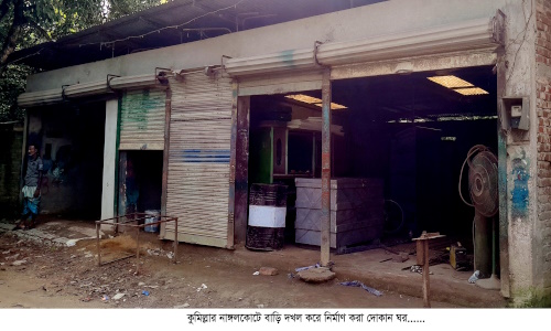 নাঙ্গলকোটের লক্ষীপদুয়া জোর পূর্বক দখল করা বাড়িঘর উদ্ধারে প্রশাসনের দ্বারে-দ্বারে ঘুরছে ভূমিহীন রিক্সাচালক