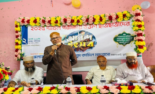 নাঙ্গলকোট কামিল মাদ্রাসায় দাখিল উত্তীর্ণদের নিয়ে আনন্দ উৎসব 