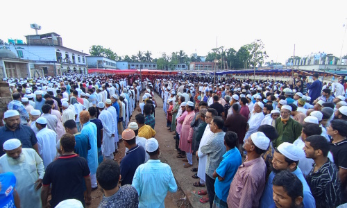 নাঙ্গলকোটের সাবেক সংসদ সদস্য ডা: কামারুজ্জামানের দাফন সম্পন্ন 