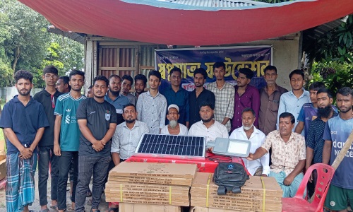 বাঙ্গড্ডায় স্বপ্নযাত্রা ফাউন্ডেশনের উদ্যোগে গ্রামীণ সড়কে সোলার লাইট স্থাপন