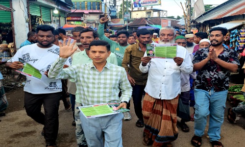 কুমিল্লা-১০ আসনে বিএনপি মনোনয়ন প্রত্যাশী আবু সায়েম আজাদের গণসংযোগ ও লিফলেট বিতরণ