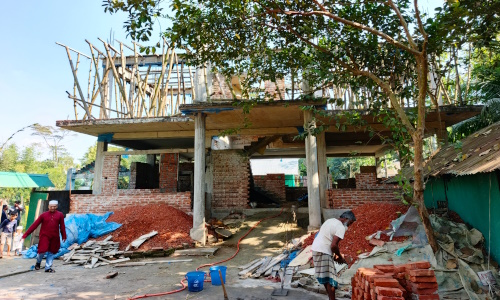 বাঙ্গড্ডা ব্যবসায়ীর জায়গা দখল করে ভবন নির্মাণ 