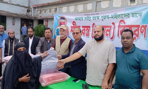 নাঙ্গলকোটে রওশন-রফিক একাডেমি ও বৃদ্ধ সেবা কেন্দ্রের পক্ষ থেকে খাবার ও কম্বল বিতরণ