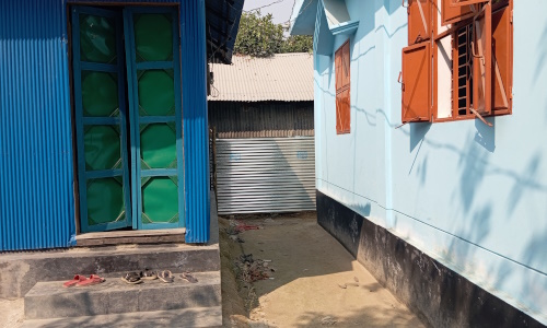 রায়কোট উত্তরে ১৫ দিন যাবৎ অবরুদ্ধ ৪ পরিবার, প্রশাসনের দ্বারে-দ্বারে ঘুরেও মিলছেনা সুরাহা