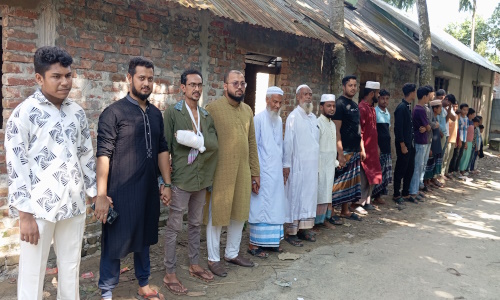 নাঙ্গলকোটে চুরির ঘটনায় অতিষ্ঠ গ্রামবাসীর মানববন্ধন